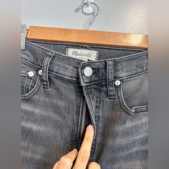 Madewell The Perfect Vintage Jean in Cosner Wash: Knee-Rip Edition - Picture 9 of 15